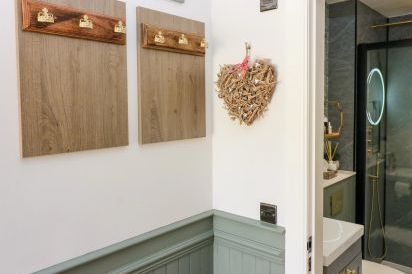 Lyne Cottage, The Retreat 17