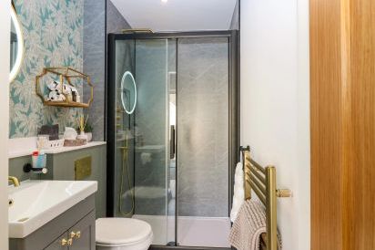 Lyne Cottage, The Retreat 18