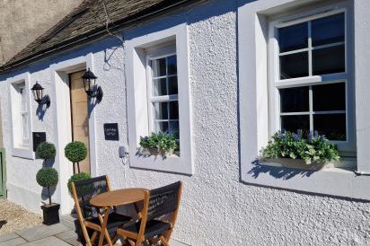 Lyne Cottage, The Retreat 2