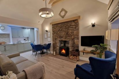 Lyne Cottage, The Retreat 6