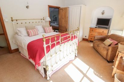 Mickle Trafford Manor 20