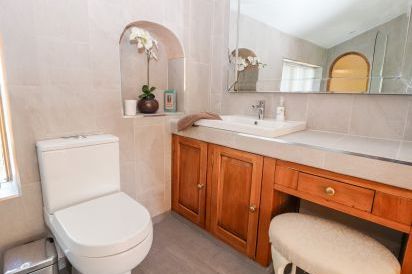 Mickle Trafford Manor 24