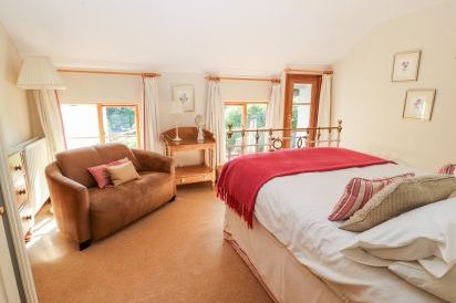 Mickle Trafford Manor 25