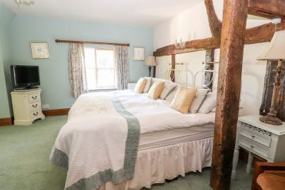 Mickle Trafford Manor 26
