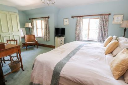 Mickle Trafford Manor 29
