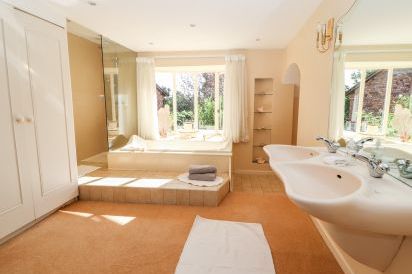 Mickle Trafford Manor 33