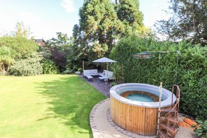 Mickle Trafford Manor 51