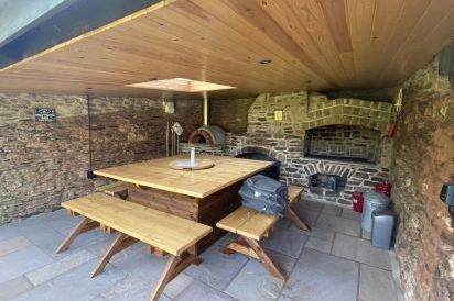 Indoor bbq, pizza oven and fireplace