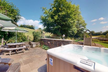 Luxurious Brendon Hills Farmhouse 3