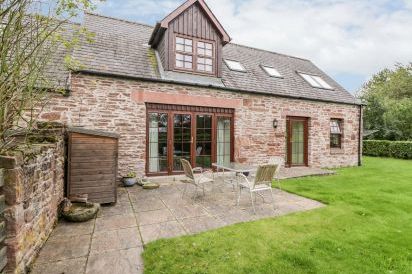 Nantusi Pet-Friendly Cottage, Kirriemuir, Central Scotland  2