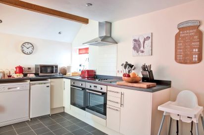Oliver's Mill- 5 Star Swimming Pool, Toddler Play Area, Sports Area 12