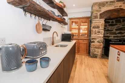 Plas Glan Yr Afon 12