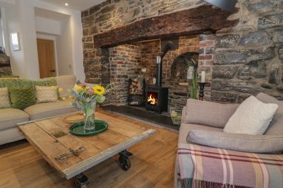 Plas Glan Yr Afon 5