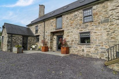 Plas Glan Yr Afon 2