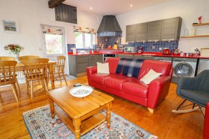 Quiet Waters Cottage 8