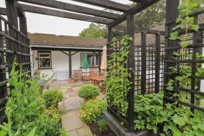 Quiet Waters Cottage 23