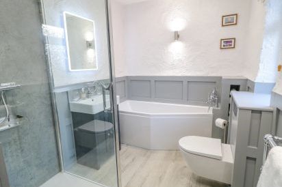 Quiet Waters Cottage 19