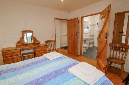 Quiet Waters Cottage 15