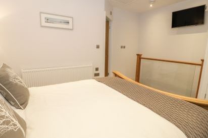 Riverside Cottage 11