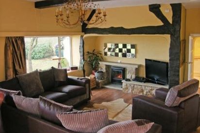 Seaview Dog-Friendly Cottage 2