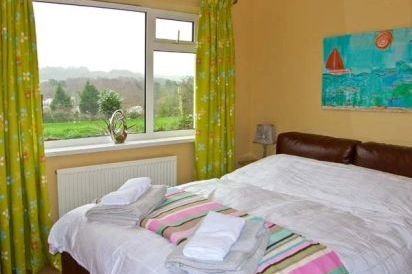 Seaview Dog-Friendly Cottage 7