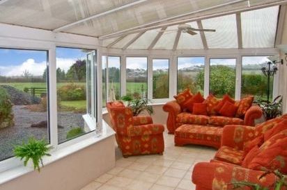 Seaview Dog-Friendly Cottage 9