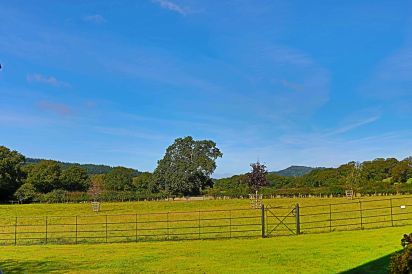 Large Herefordshire Holiday House 34