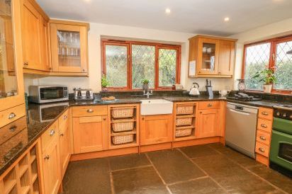 Shells dog friendly holiday cottage, Washford, South West England  7