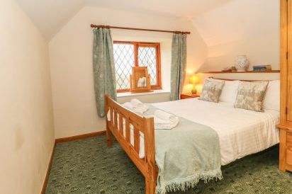 Shells dog friendly holiday cottage, Washford, South West England  11