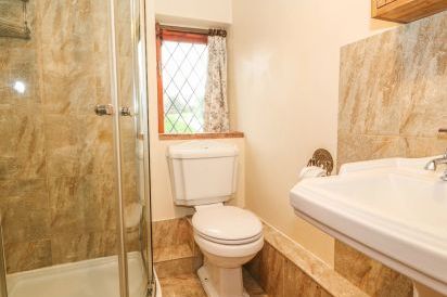 Shells dog friendly holiday cottage, Washford, South West England  12