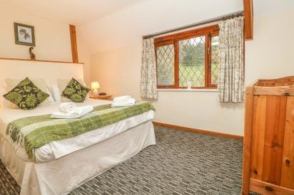 Shells dog friendly holiday cottage, Washford, South West England  13