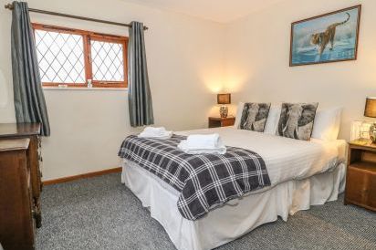 Shells dog friendly holiday cottage, Washford, South West England  17