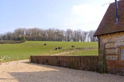 Shepherd's Hut Rural Retreat 11