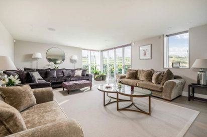 Sleeps 10 Luxury Holiday Rental with downstairs bedroom and bathroom 4