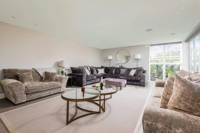 Sleeps 10 Luxury Holiday Rental with downstairs bedroom and bathroom 6