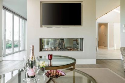 Sleeps 10 Luxury Holiday Rental with downstairs bedroom and bathroom 7