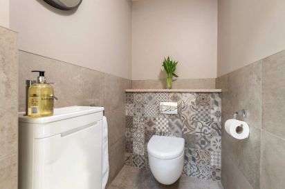 Sleeps 10 Luxury Holiday Rental with downstairs bedroom and bathroom 17