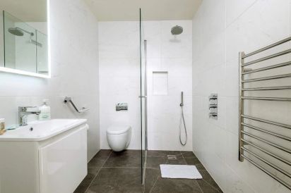 Sleeps 10 Luxury Holiday Rental with downstairs bedroom and bathroom 30