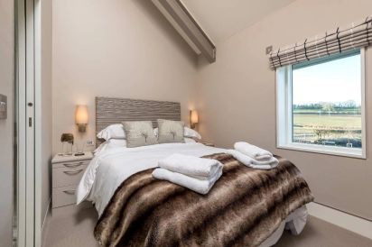 Sleeps 10 Luxury Holiday Rental with downstairs bedroom and bathroom 27