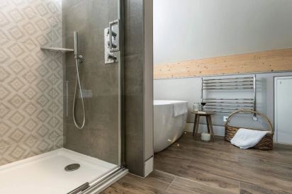 Sleeps 10 Luxury Holiday Rental with downstairs bedroom and bathroom 20