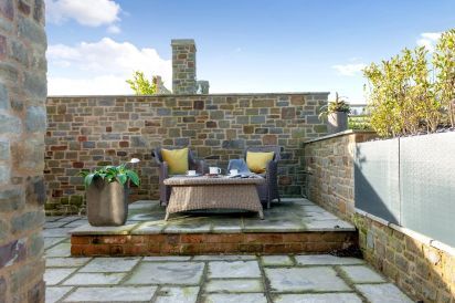 Sleeps 2 Romantic Retreat Stone Cottage with Amazing Views 16