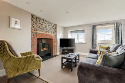 Sleeps 2 Romantic Retreat Stone Cottage with Amazing Views 19