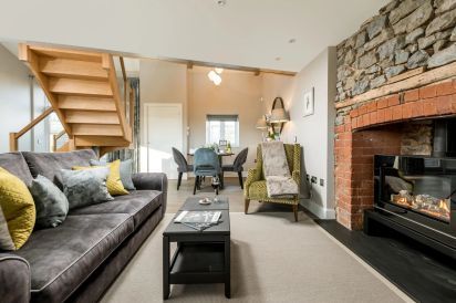 Sleeps 2 Romantic Retreat Stone Cottage with Amazing Views 21