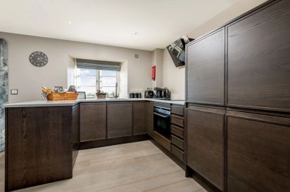 Sleeps 2 Romantic Retreat Stone Cottage with Amazing Views 5