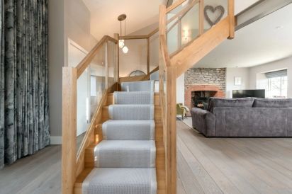 Sleeps 2 Romantic Retreat Stone Cottage with Amazing Views 14