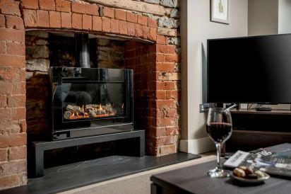Sleeps 2 Romantic Retreat Stone Cottage with Amazing Views 13
