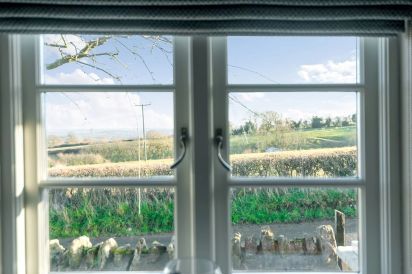 Sleeps 2 Romantic Retreat Stone Cottage with Amazing Views 23