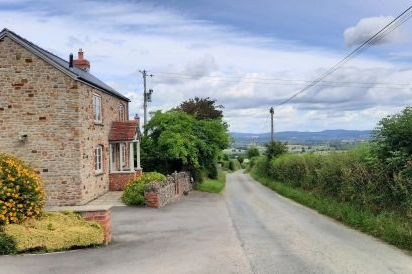Sleeps 2 Romantic Retreat Stone Cottage with Amazing Views 31