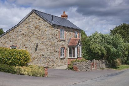 Sleeps 2 Romantic Retreat Stone Cottage with Amazing Views 30