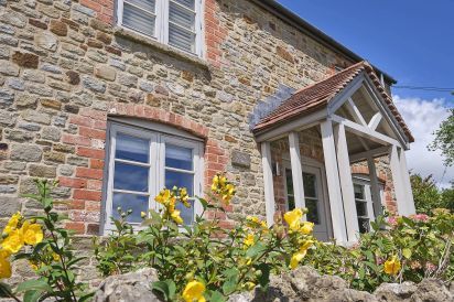 Sleeps 2 Romantic Retreat Stone Cottage with Amazing Views 31